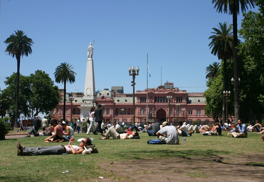 La conducta de los argentinos en la calle: libre interpretación de las normas y la culpa en el otro