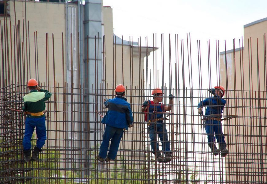 Bolivia: más del 90% de los trabajadores de la construcción no tiene seguro